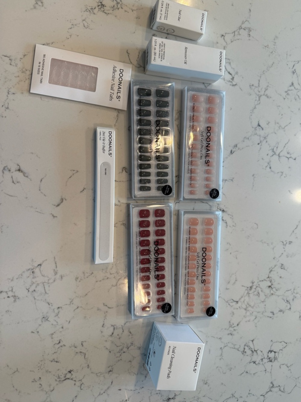 Mixed Press-On Nail Set in Black, Red & Peach